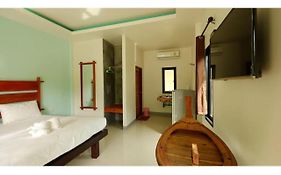 Baan Reenaa Lanta